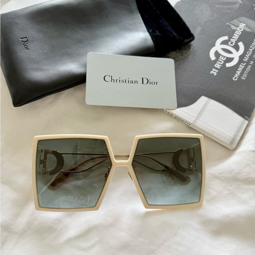 Dior 30Montaigne SU White Oversized Square Sunglasses